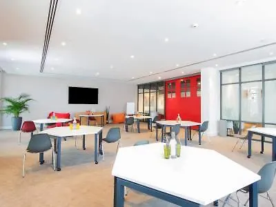 Rove Dubai Marina Otel