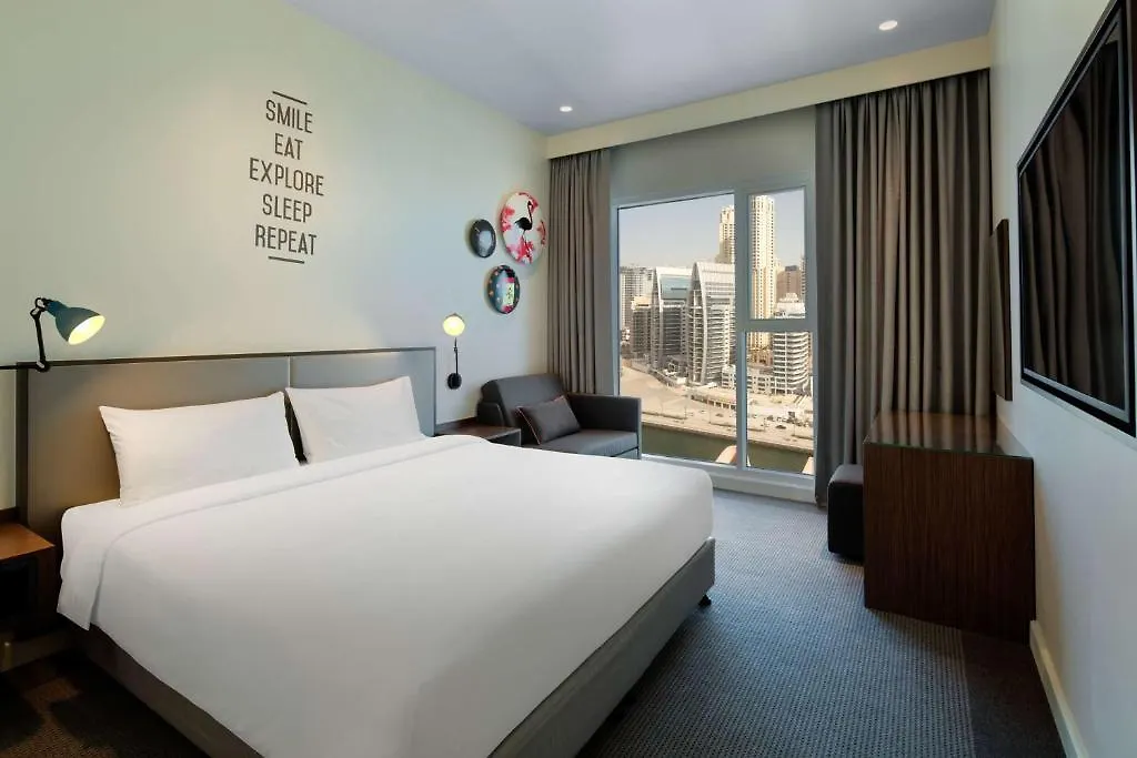 Rove Dubai Marina Otel