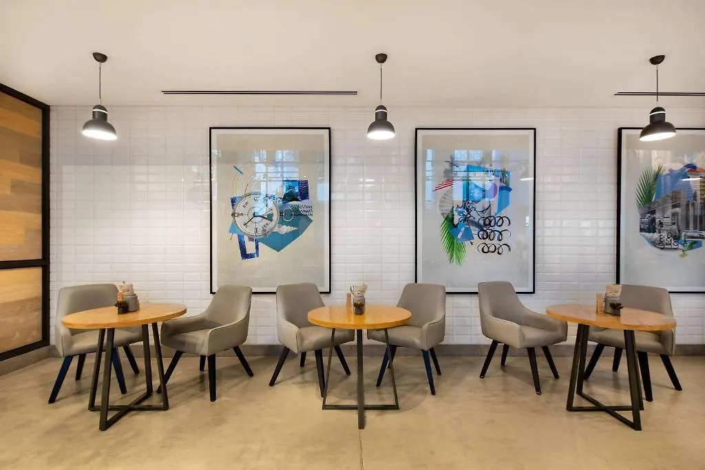 Rove Dubai Marina Otel