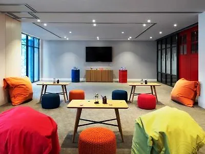 Rove Dubai Marina Otel